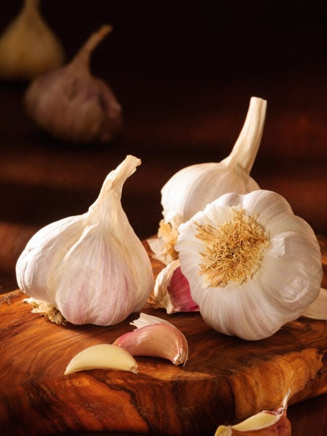 Know the 10 Garlic Health Benefits.